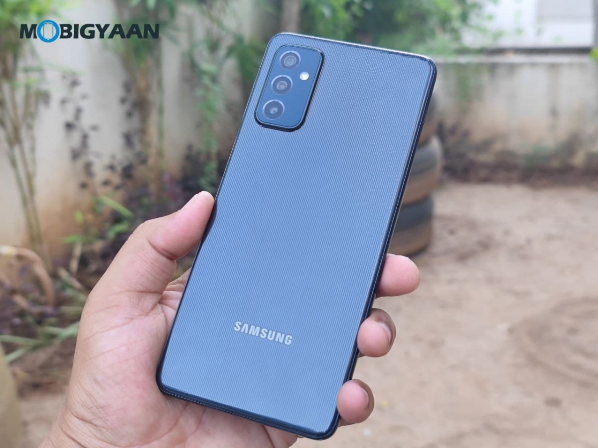 Samsung Galaxy M52 5G Review Design 11